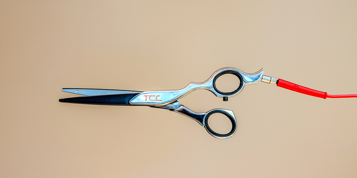 Thermo-Cut Schere mit rotem Kabel - Michaelis Friseure Köln
